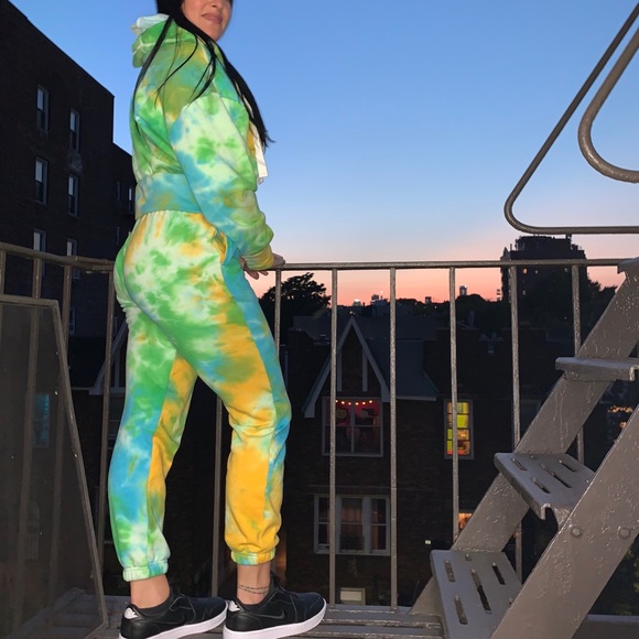 Fashion Nova Yoga & Chill Set - Picture 6 of 10